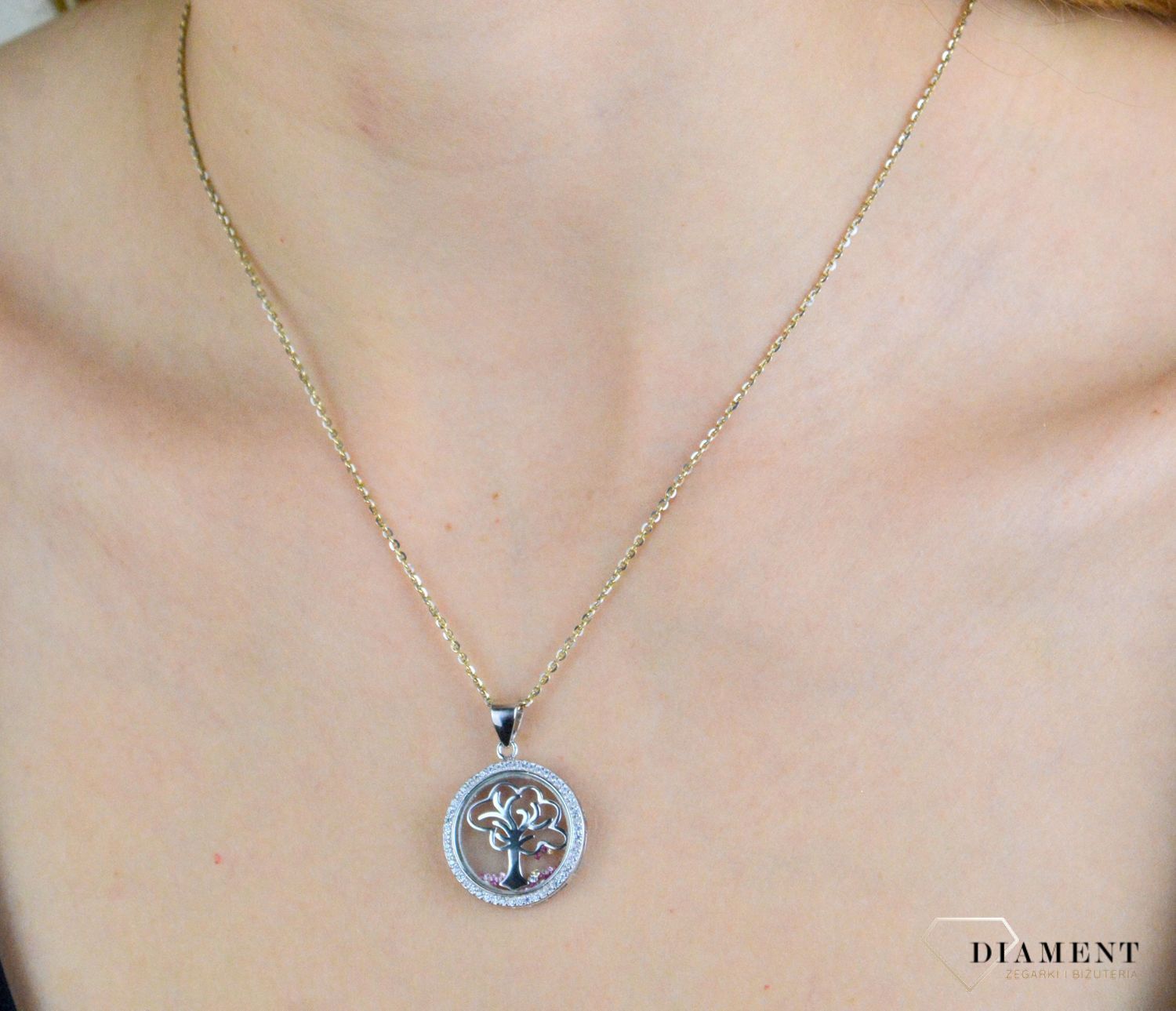 Srebrny łańcuszek 925 ankier pozłacany DIA-LAN-6015-925 0,8mm. Łańcuszek to bardzo dobry pomysł na prezent dla siebie lub bliskiej osoby. Najchętniej wybierany jest jako prezent urodzinowy, ale nie tylko (2).jpg